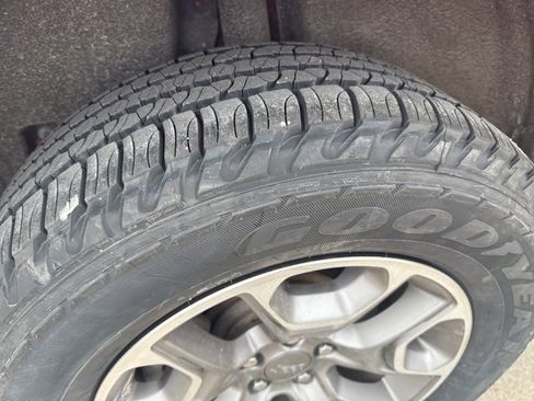 Used 2021 Jeep Cherokee Trailhawk w/ Sun, Sound & Nav Group image 13