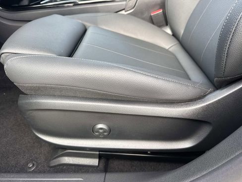 Used 2025 Mercedes-Benz CLA 250 image 17