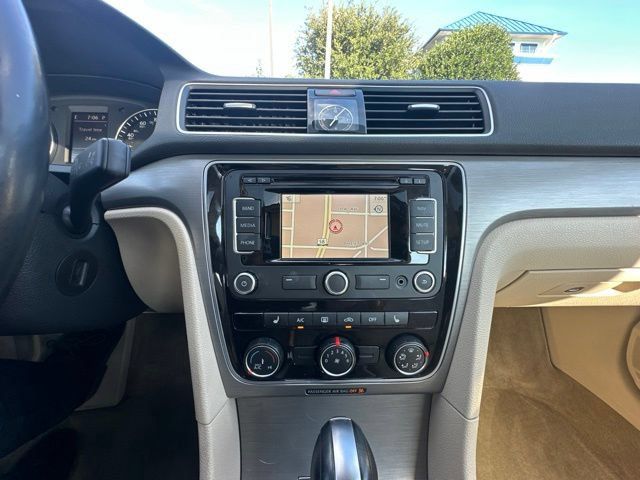 Used 2015 Volkswagen Passat 1.8T SE FWD image 17