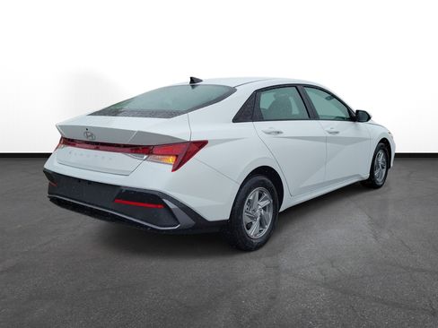New 2026 Hyundai Elantra SE FWD image 4