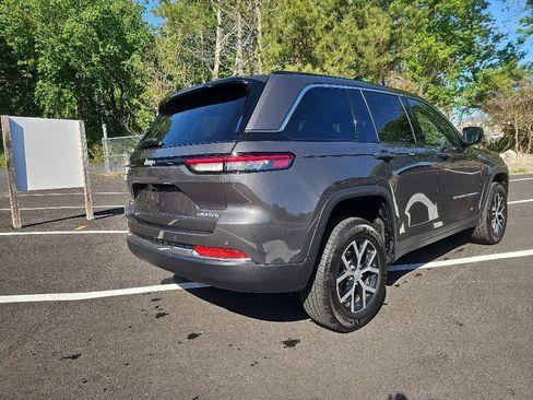 Used 2025 Jeep Grand Cherokee Limited AWD/4WD image 5