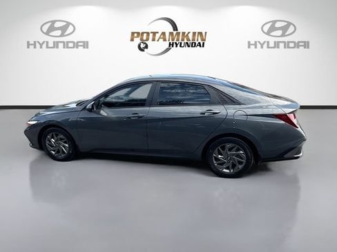Used 2024 Hyundai Elantra SEL FWD image 8