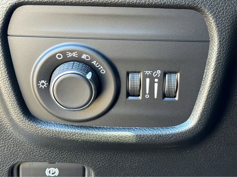 New 2025 Jeep Grand Cherokee L Laredo image 24