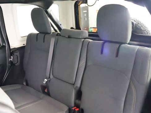 Used 2024 Jeep Wrangler Unlimited AWD/4WD image 40
