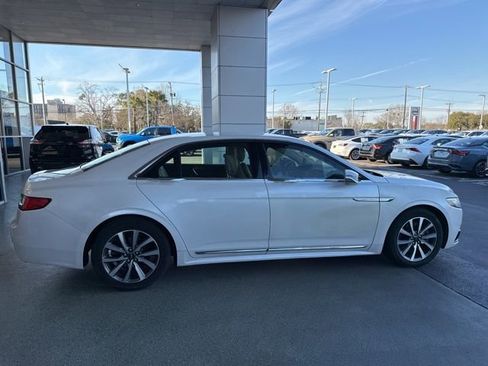 Used 2017 Lincoln Continental Premiere image 8