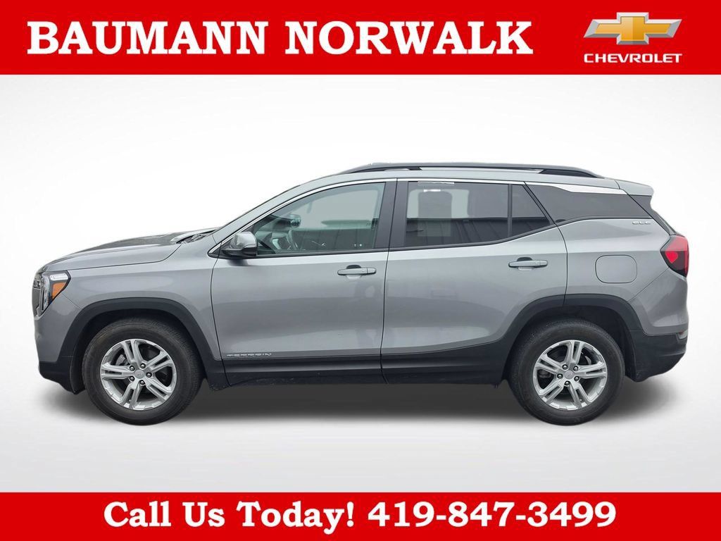Used 2024 GMC Terrain SLE w/ Driver Convenience Package FWD image 15