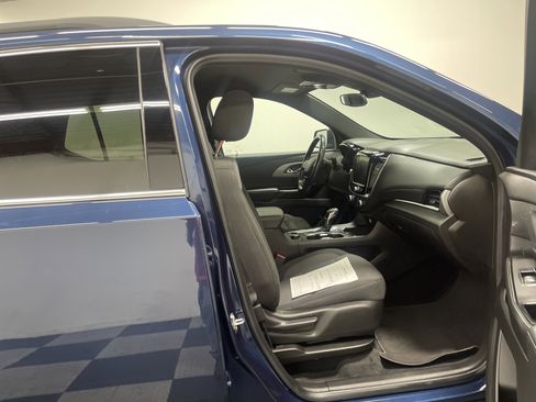 Used 2022 Chevrolet Traverse LT image 26