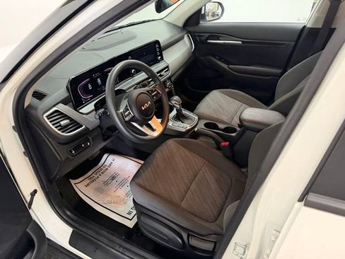 Used 2024 Kia Seltos LX AWD/4WD image 12