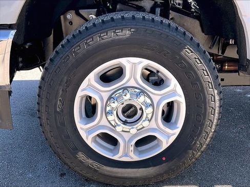 New 2026 Ford F250 XLT w/ FX4 Off-Road Package image 8