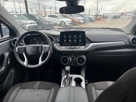 Used 2025 Chevrolet Blazer LT FWD image 11