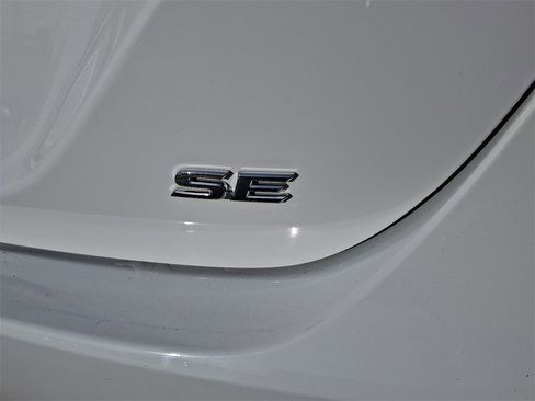 Used 2019 Toyota Camry SE image 32