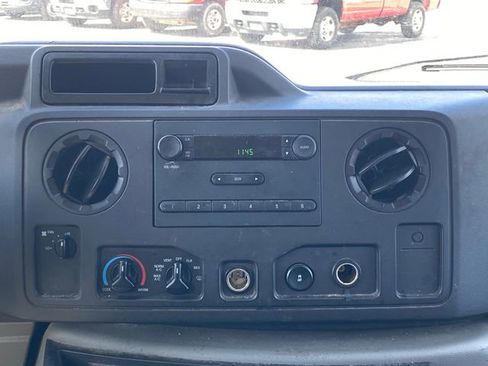 Used 2010 Ford E-350 and Econoline 350 Super Duty Wagon image 15