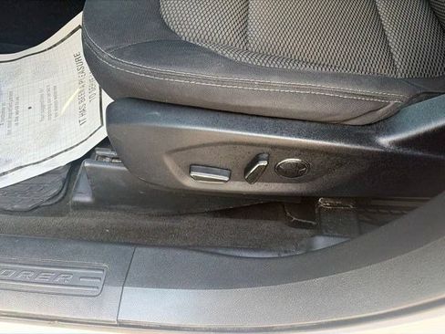 Used 2017 Ford Explorer XLT FWD image 10