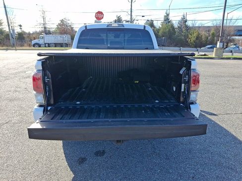 Used 2020 Toyota Tacoma TRD Sport image 29