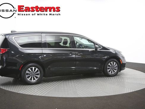 Used 2023 Chrysler Pacifica Touring-L FWD image 45