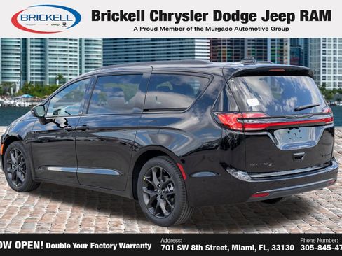 New 2026 Chrysler Pacifica Limited FWD image 7