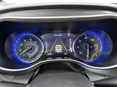 Used 2023 Chrysler Pacifica Touring-L image 15