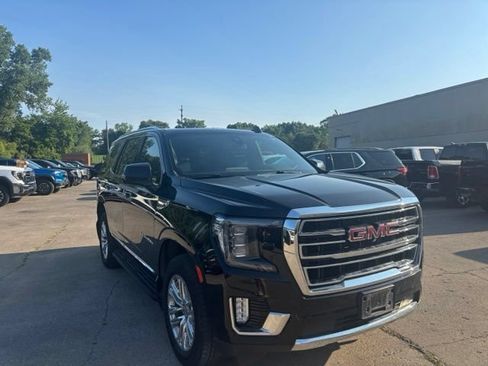 Used 2021 GMC Yukon SLT w/ SLT Luxury Package AWD/4WD image 3