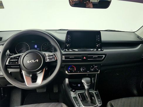 Used 2023 Kia Seltos LX image 23