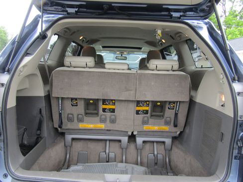 Used 2013 Toyota Sienna XLE FWD image 23