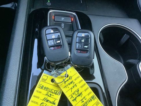 Used 2025 Honda Pilot Touring image 19