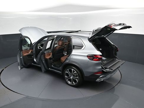 New 2026 BMW X5 sDrive40i image 2