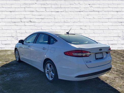 Used 2018 Ford Fusion S image 3