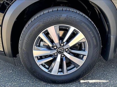 Used 2025 Nissan Pathfinder SL image 11