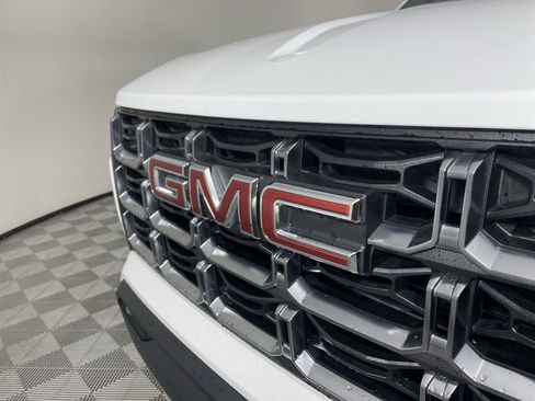 Used 2025 GMC Canyon AT4 image 31