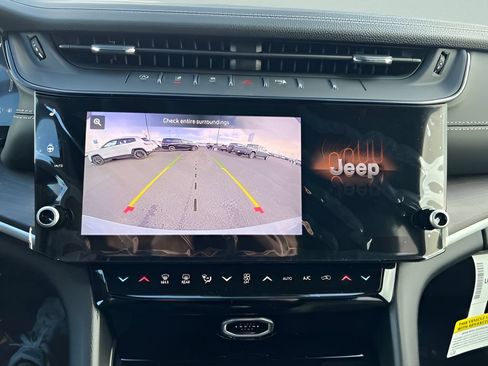 New 2026 Jeep Grand Cherokee Altitude AWD/4WD image 12