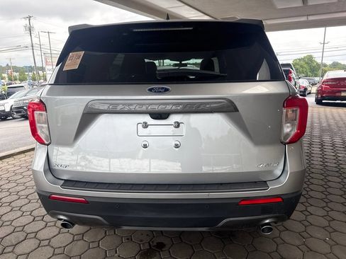 Used 2024 Ford Explorer XLT w/ Equipment Group 202A AWD/4WD image 7