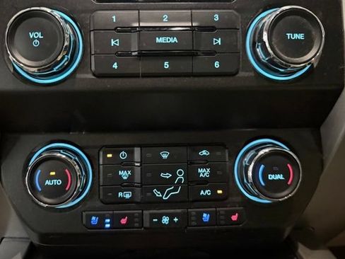 Used 2020 Ford F250 Lariat w/ Lariat Value Package AWD/4WD image 29