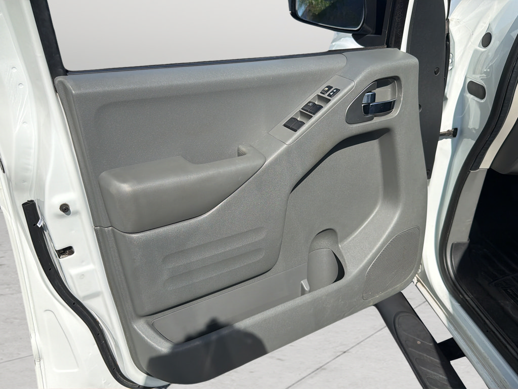 Used 2021 Nissan Frontier SV w/ Midnight Edition Floor Mats AWD/4WD image 17