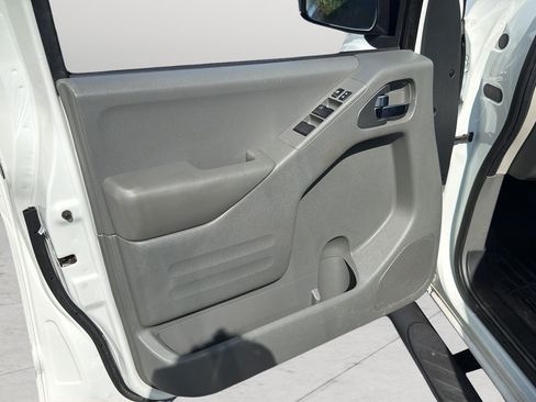 Used 2021 Nissan Frontier SV w/ Midnight Edition Floor Mats AWD/4WD image 17