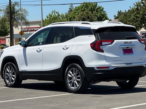Used 2024 GMC Terrain SLT AWD/4WD image 7
