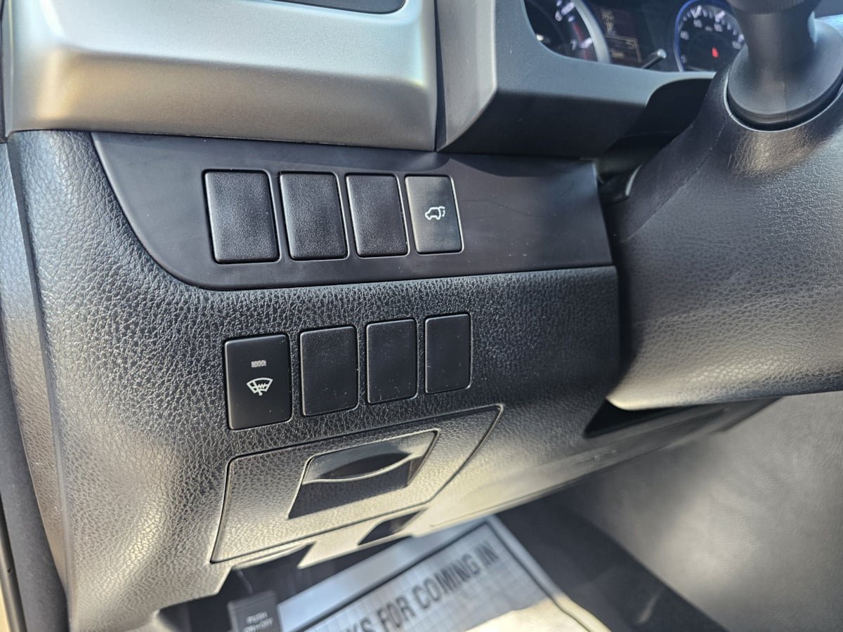 Used 2016 Toyota Highlander XLE AWD/4WD image 14