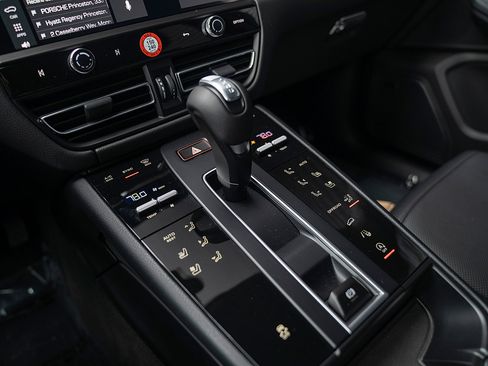 Certified 2026 Porsche Macan image 15