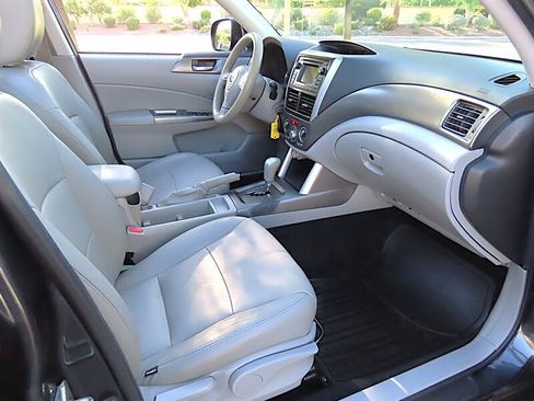 Used 2013 Subaru Forester 2.5X Premium w/ All-Weather Plus Pkg AWD/4WD image 17