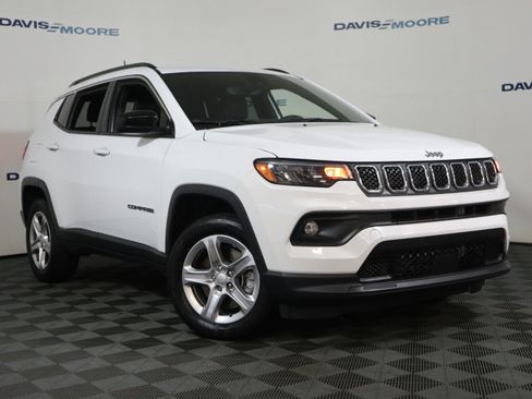 Used 2023 Jeep Compass Latitude w/ Convenience Group image 2