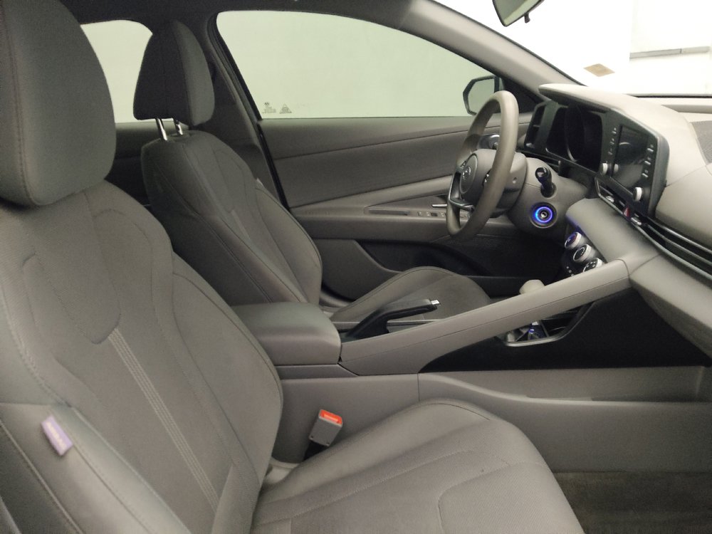 Used 2021 Hyundai Elantra SE FWD image 21