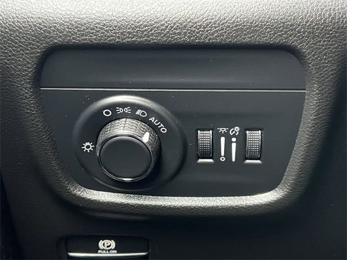 Used 2024 Jeep Grand Cherokee Altitude image 18