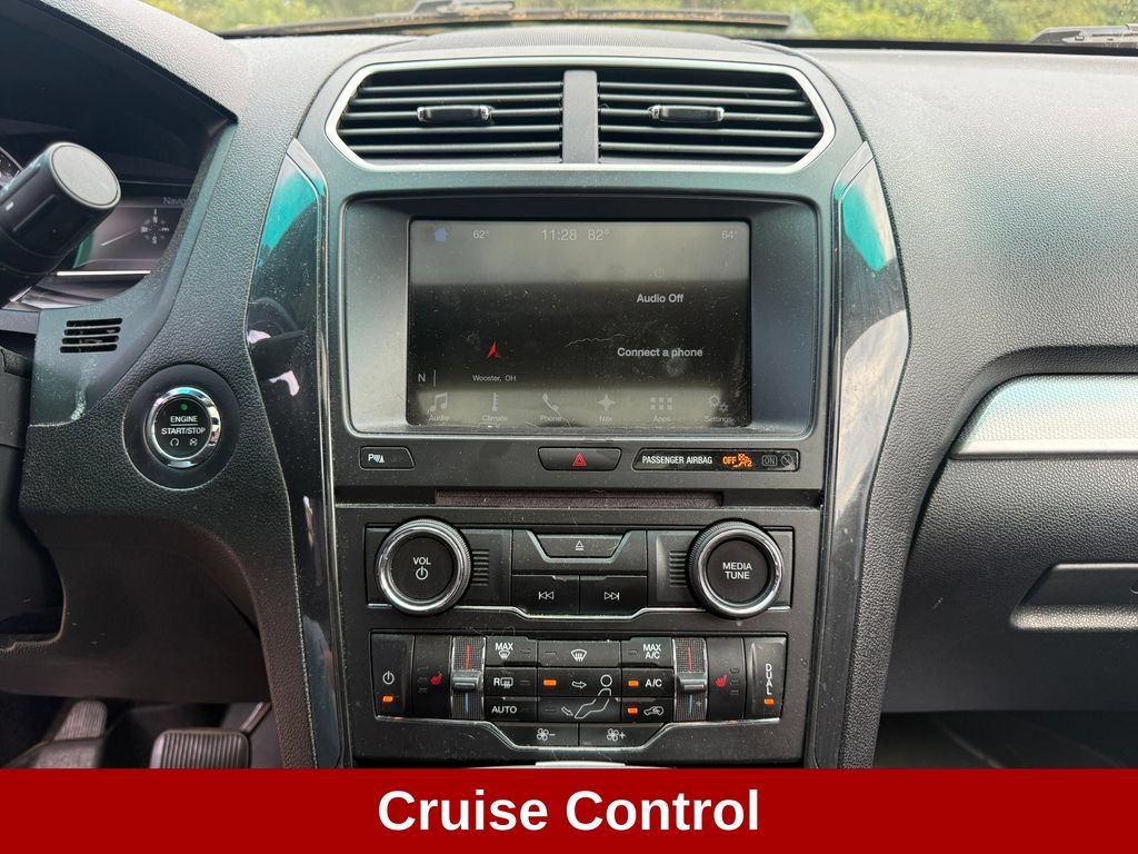 Used 2017 Ford Explorer XLT w/ Equipment Group 202A AWD/4WD image 17