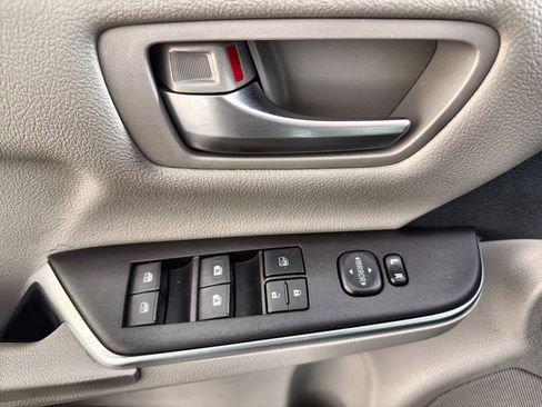 Used 2017 Toyota Camry XLE image 15