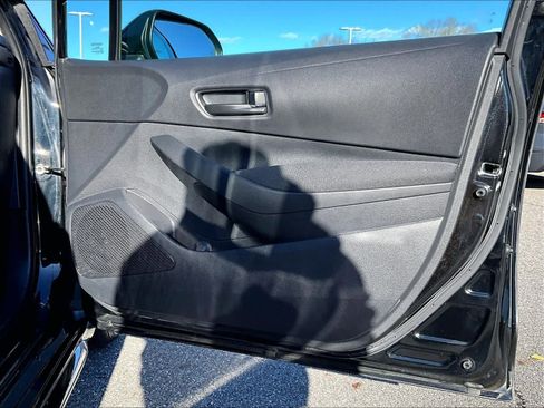 Used 2023 Toyota Corolla LE image 12