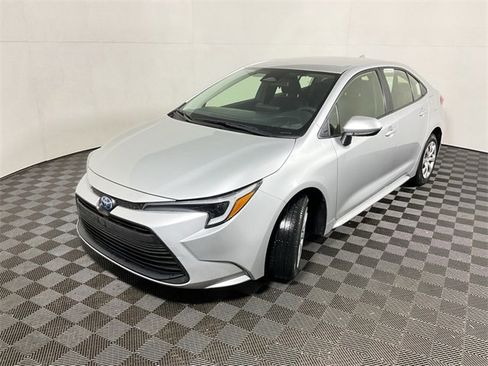 Used 2024 Toyota Corolla LE image 9