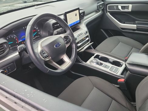 Used 2022 Ford Explorer XLT image 5