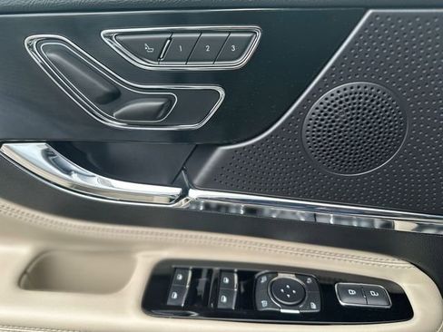 Used 2025 Lincoln Corsair FWD image 14