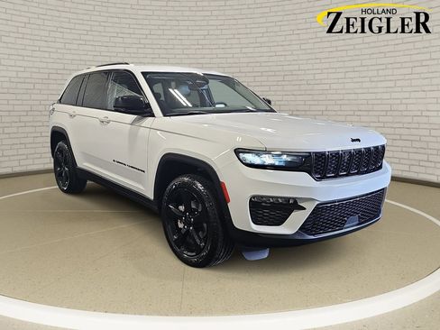 Used 2023 Jeep Grand Cherokee Limited w/ Black Appearance Package AWD/4WD image 3