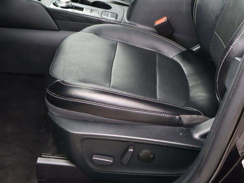 Used 2020 Ford Escape Titanium AWD/4WD image 14