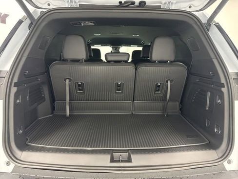 New 2026 Chevrolet Traverse LT w/ LPO, Floor Liner Package AWD/4WD image 28
